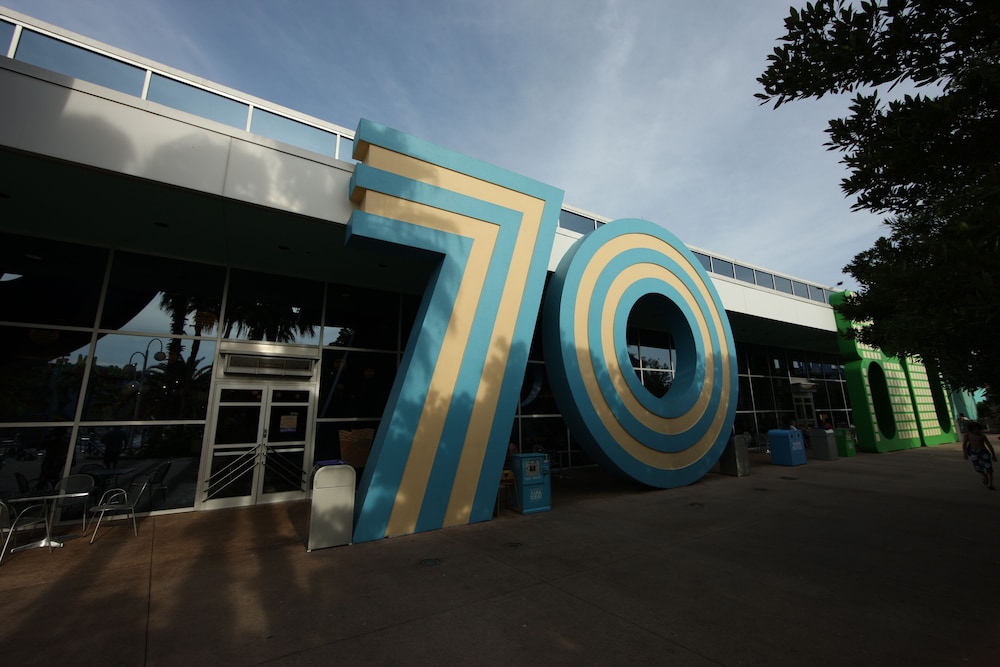Disneys Pop Century Resort 6/50