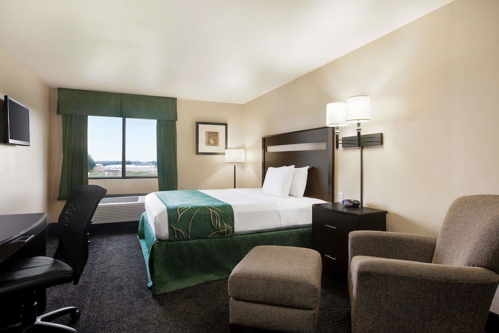 Travelodge By Wyndham Livonia 6/21