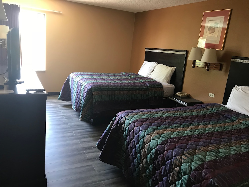 Econo Lodge Allentown North 8/13