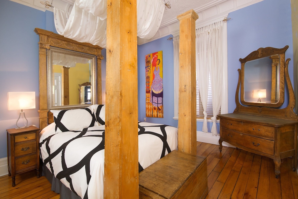 Petite Auberge Les Bons Matins B&B 23/72