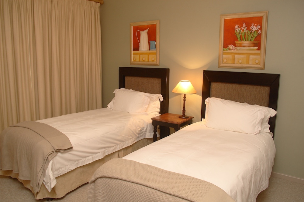 3 BEDROOMS, VILLA