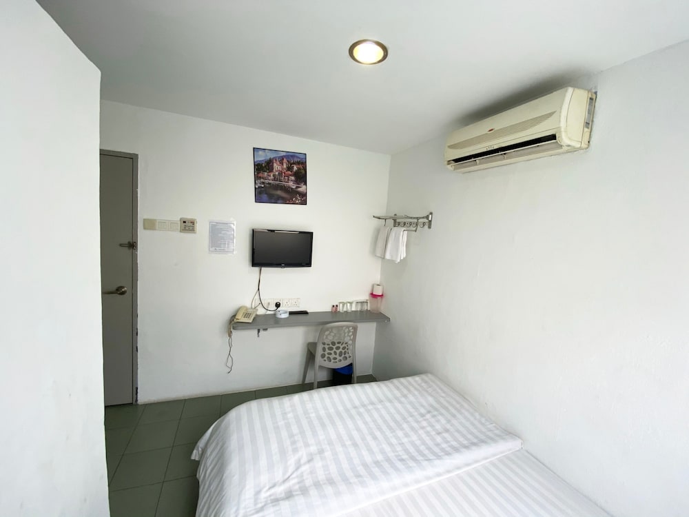 Lucky Hotel 7/22