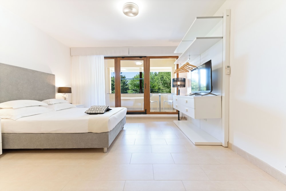 ROOM, DOUBLE BED, KITCHENETTE, GROUND FLOOR