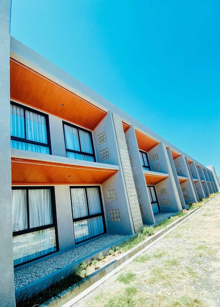 Kambaniru Beach Hotel and Resort 1/49