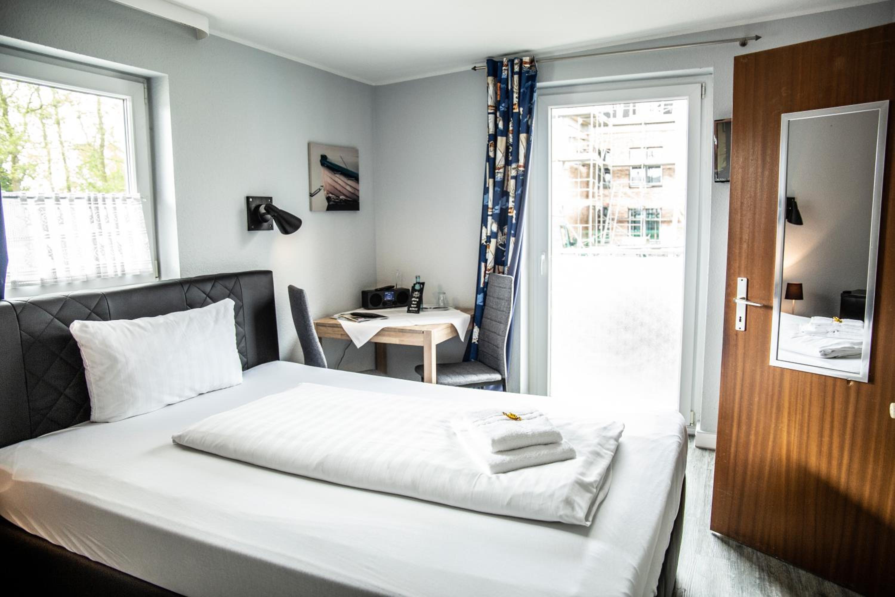 Room, Single, Balcony