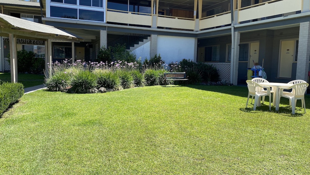 BUCKETTS WAY MOTEL 20/33
