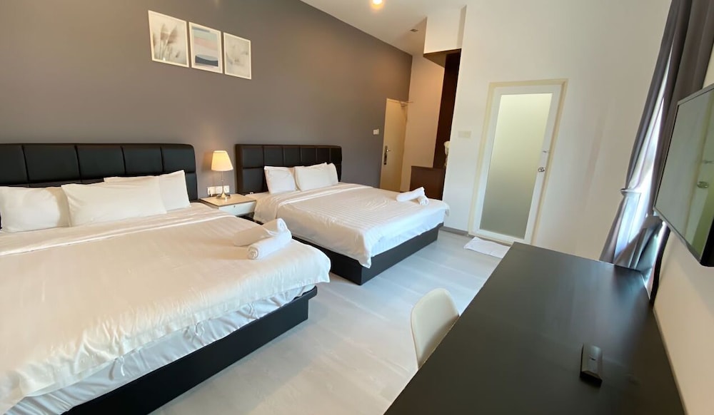 Family, King and Queen Bed