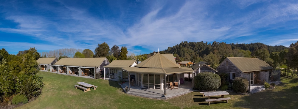 ABEL TASMAN LODGE 56/62