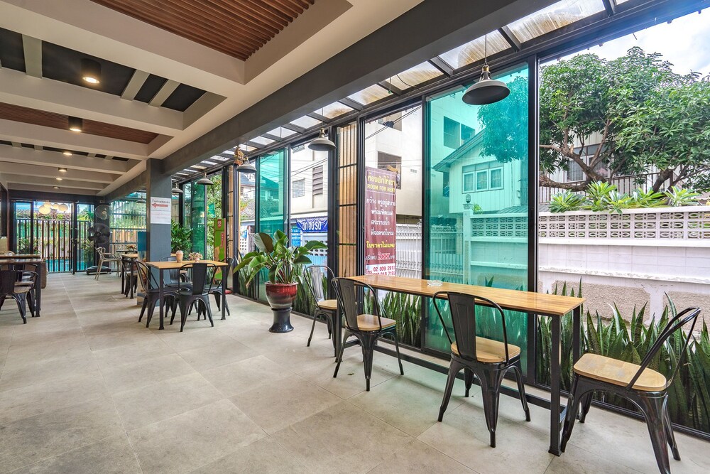 Penyos Residence 71/73