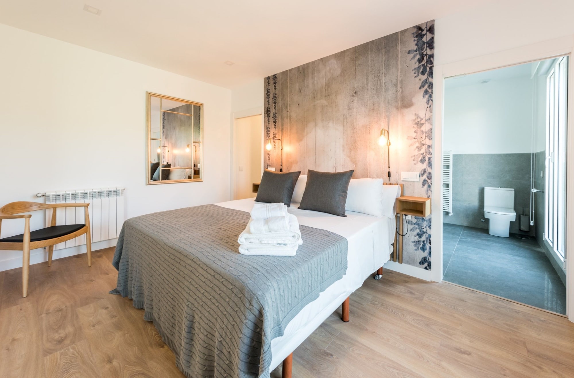 SKYLINE, SUITE, QUEEN BED