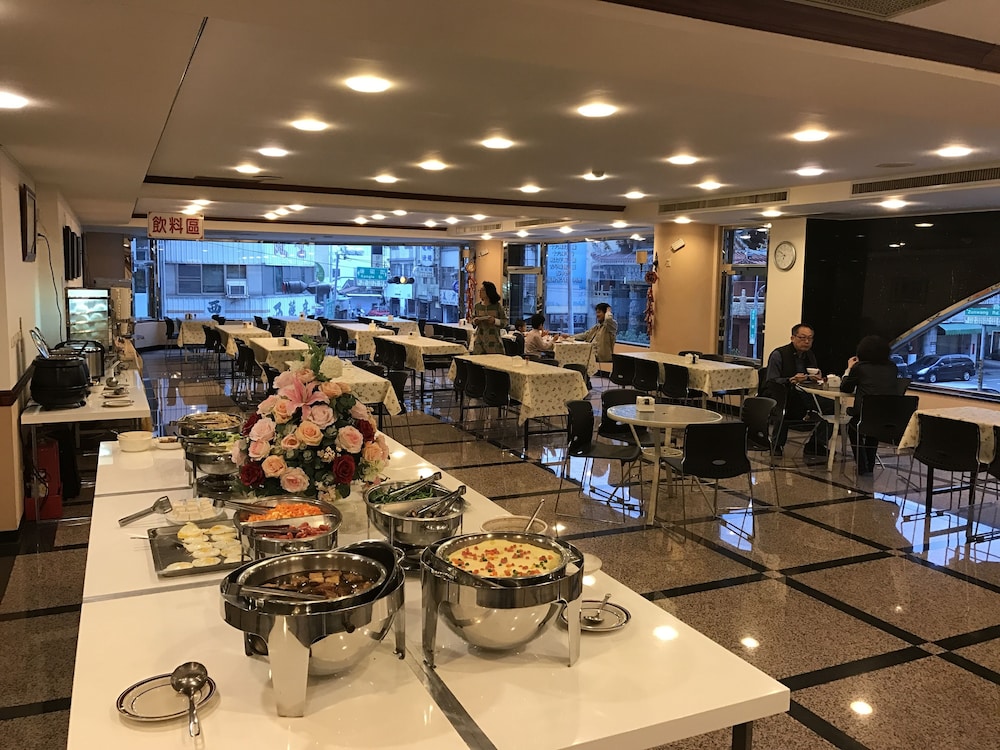 Sunrise Hotel 38/44