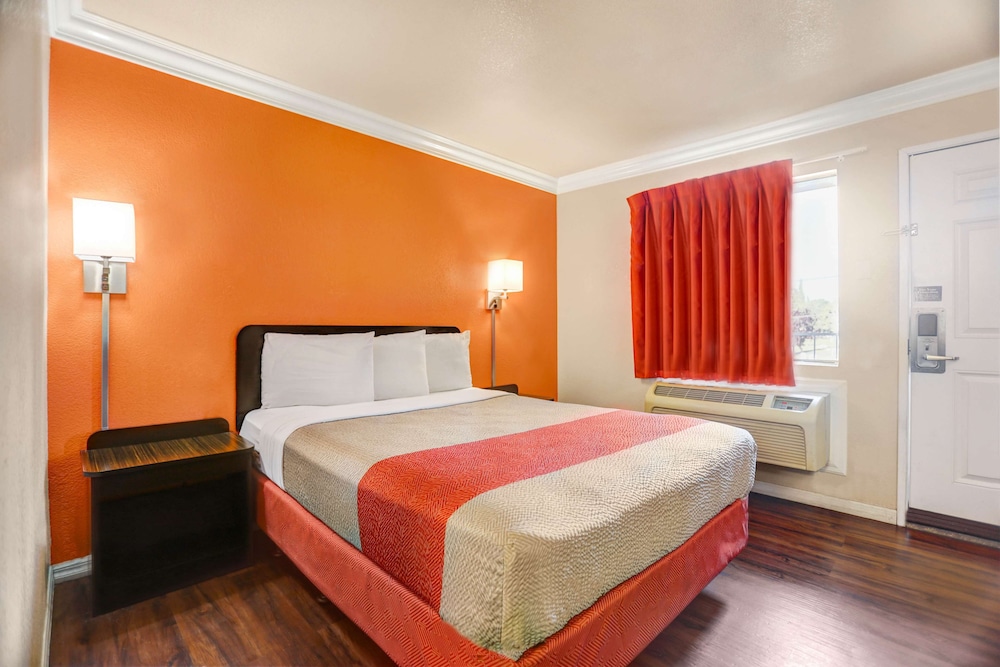 Motel6 Fresno, CA - Belmont Ave 14/39