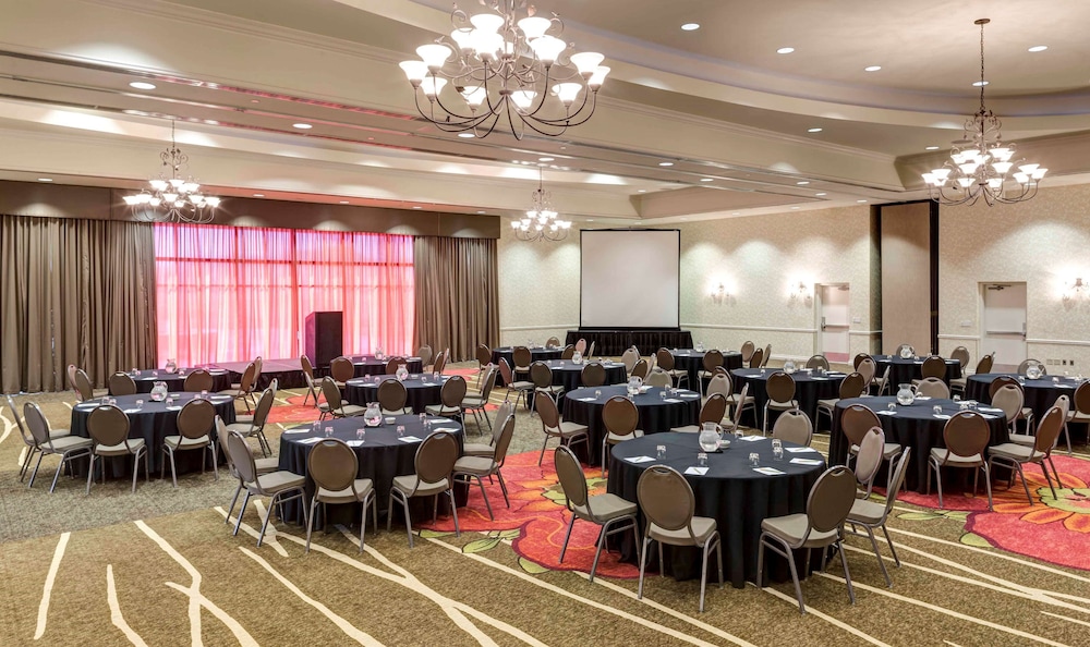 Hilton Garden Inn Dallas-Lewisville 57/79