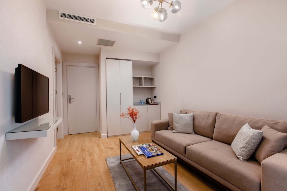 The Pearl Suites 11/29