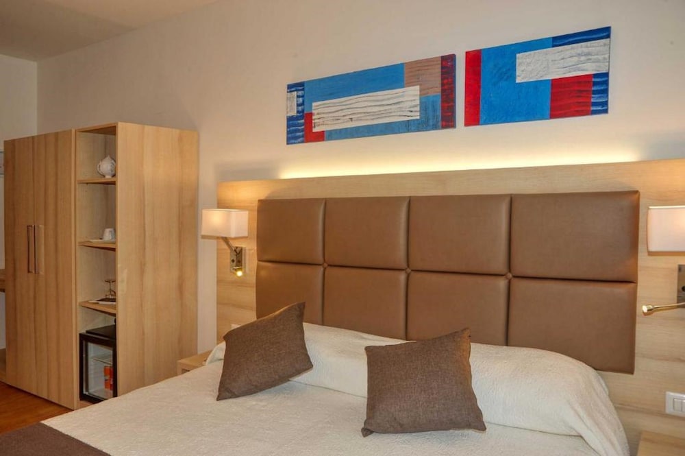 Hotel Albania 3/73