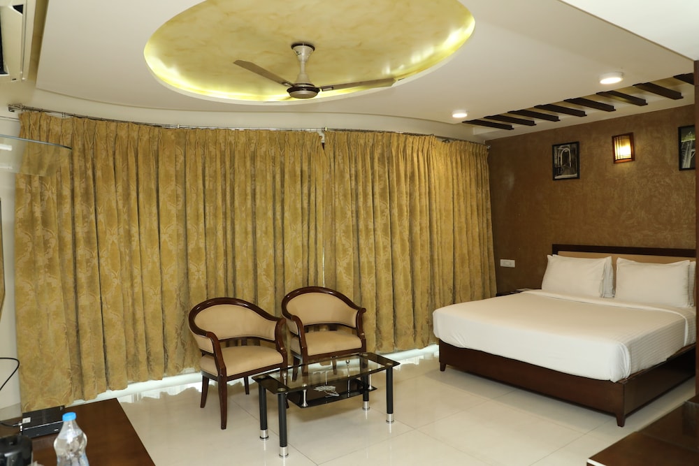 Hotel Anantha Executive Suites 8/18
