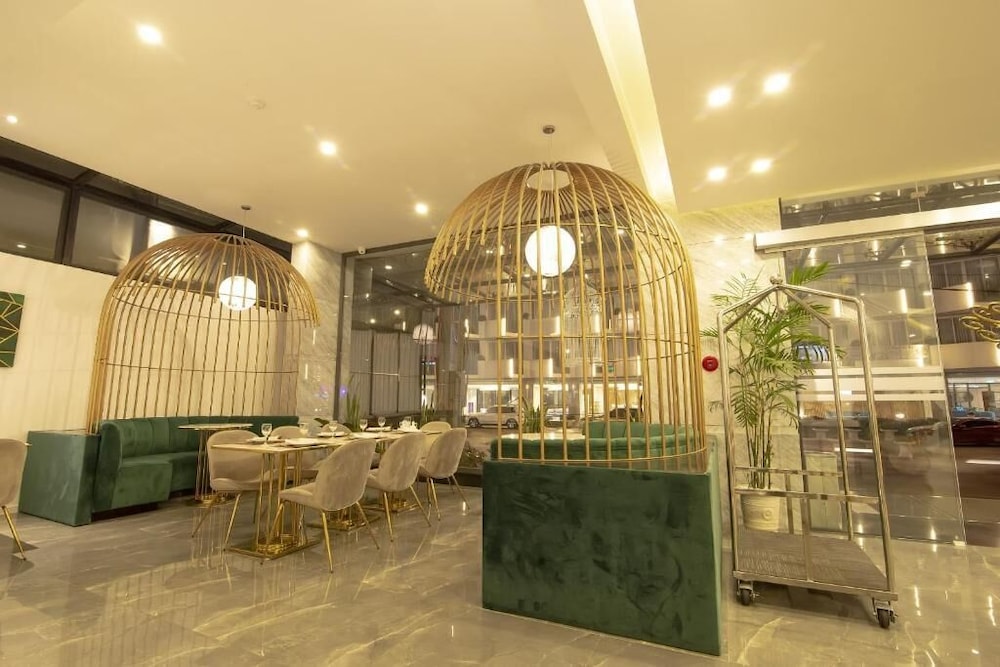 Len's Hotel 4/50