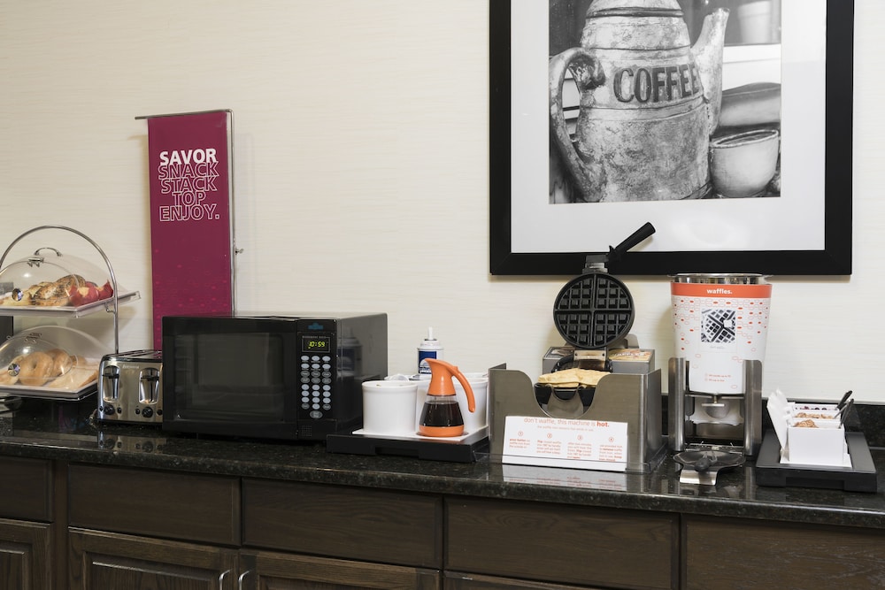 Hampton Inn By Hilton Milwaukee Northwest 25/28