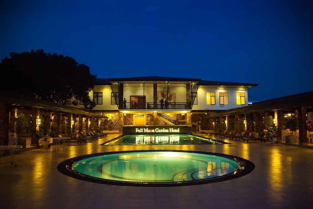 Full Moon Garden Hotel 3/41