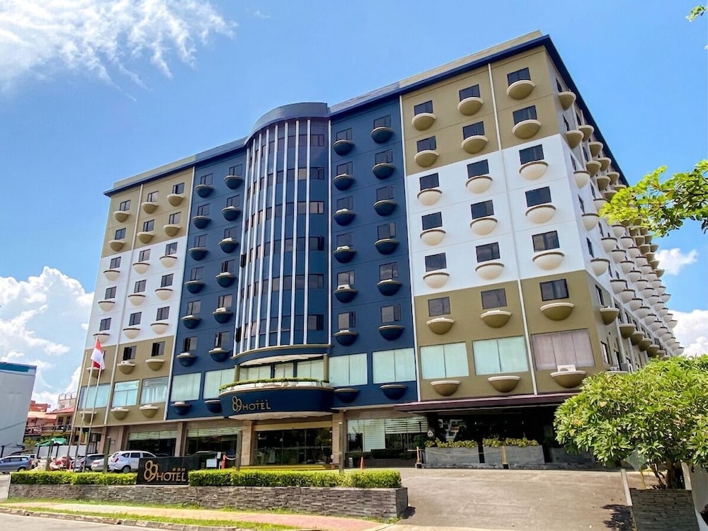 89 Hotel 4/86