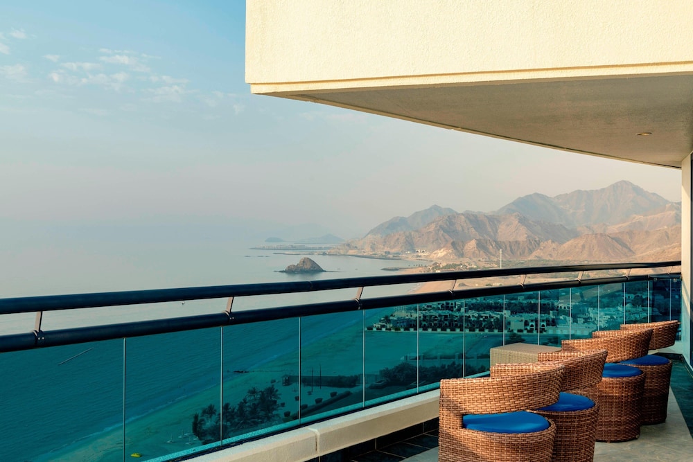 Le Meridien Al Aqah Beach Resort 1/65