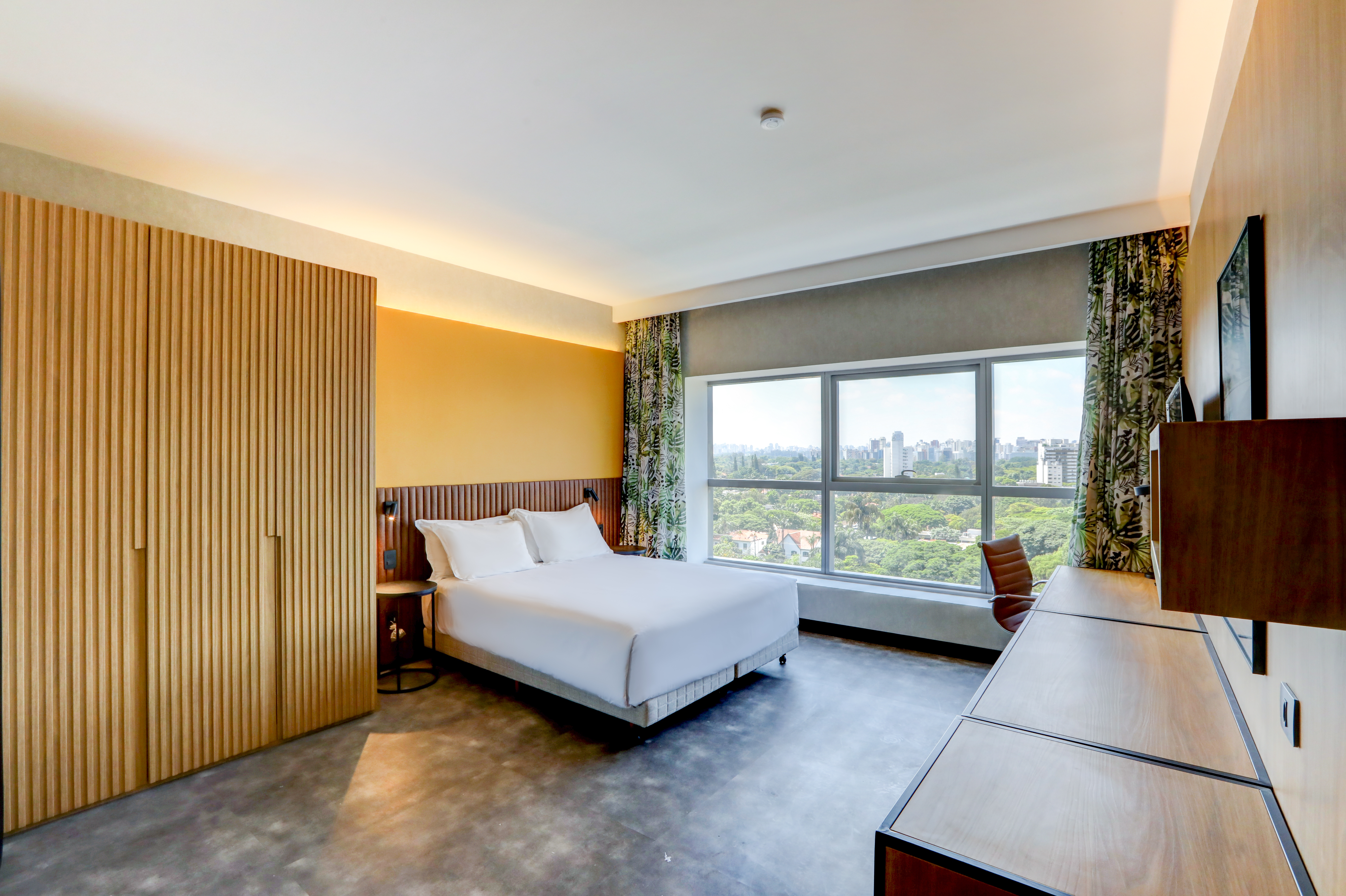 SUPERIOR, KING BED