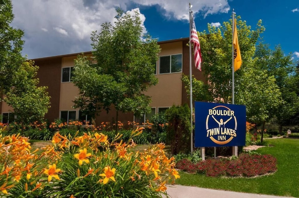 Boulder Twin Lakes Inn 3/49