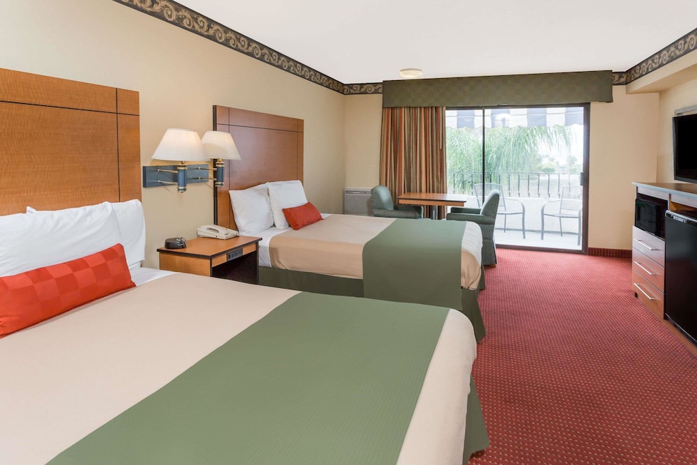 Travelodge by Wyndham San Clemente Beach 32/50