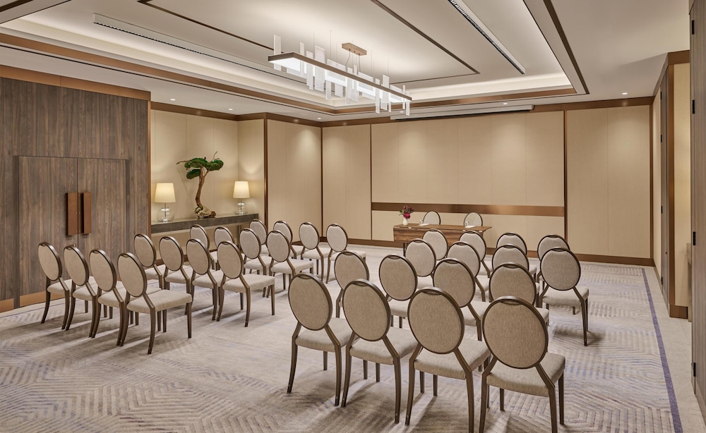 HYATT REGENCY BELGRADE 69/76