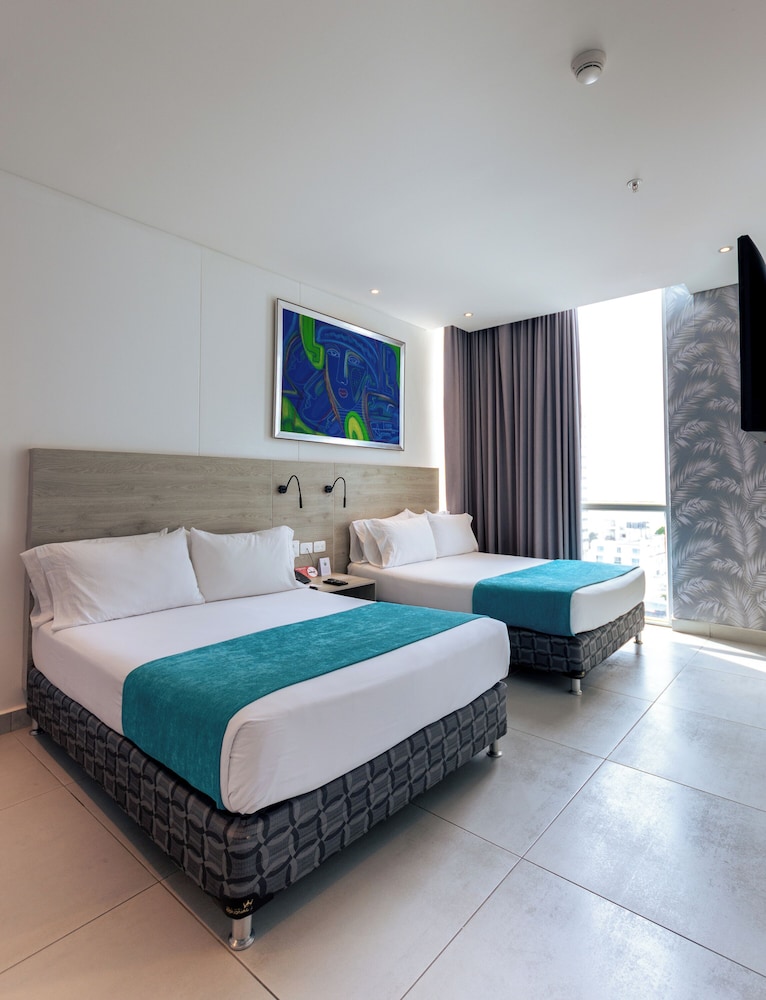 STANDARD, 2 DOUBLE BEDS