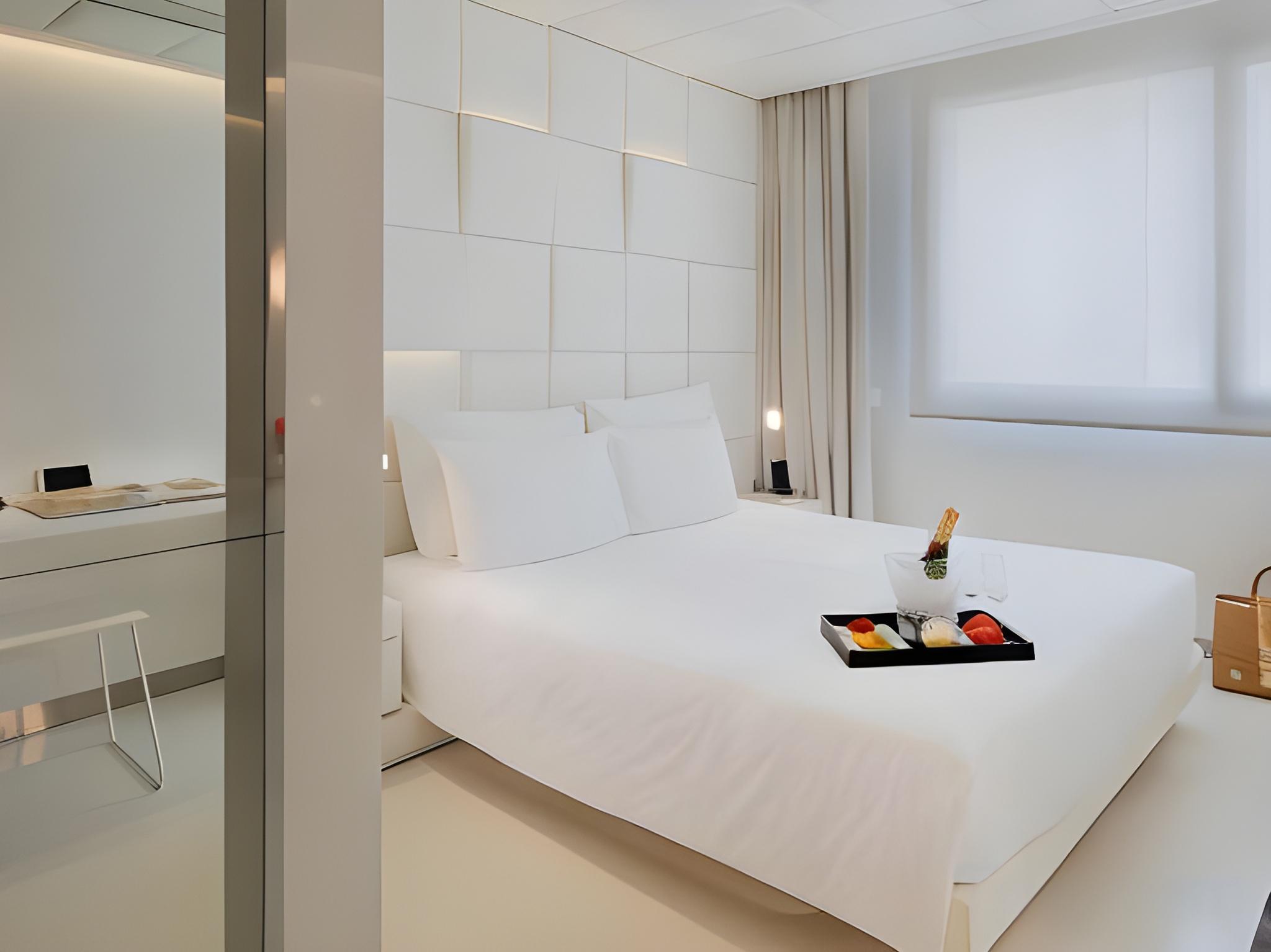 Privilege, King Bed