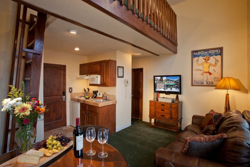 Alpine Village Suites 27/50