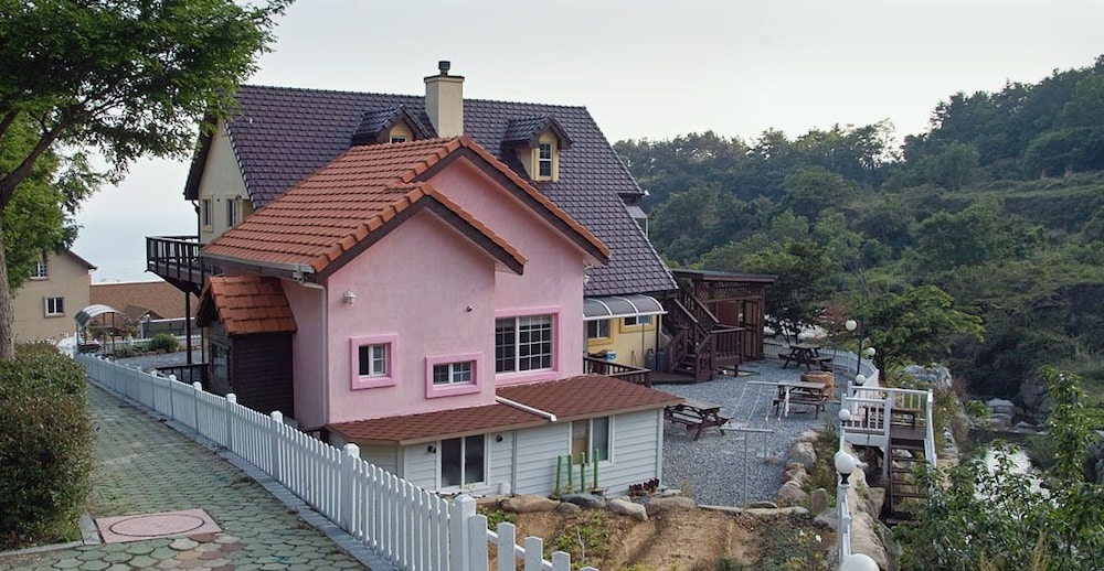 Namhae U.S. Town Bins House Pension 4/37