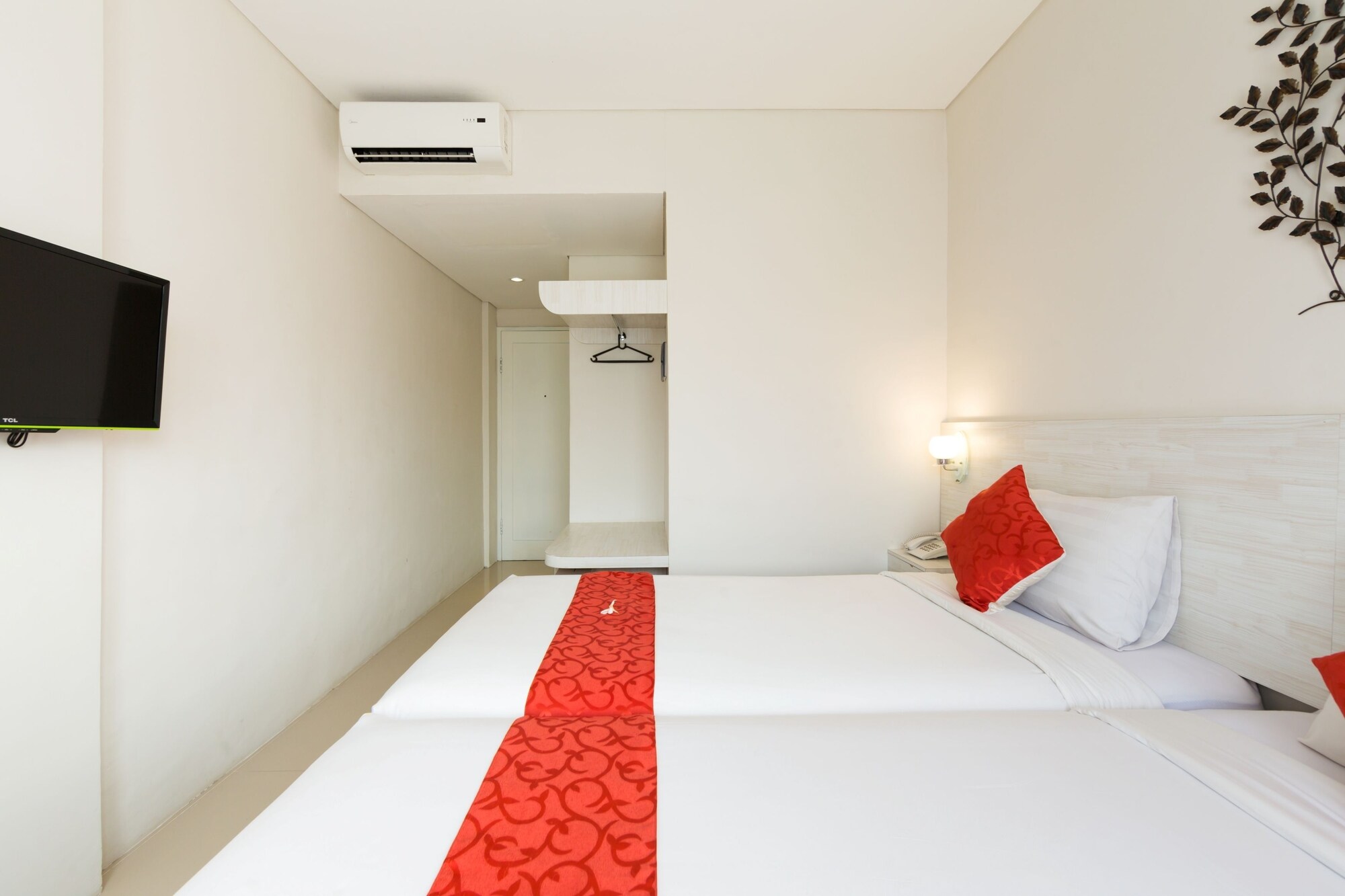 DELUXE, TWIN BEDS