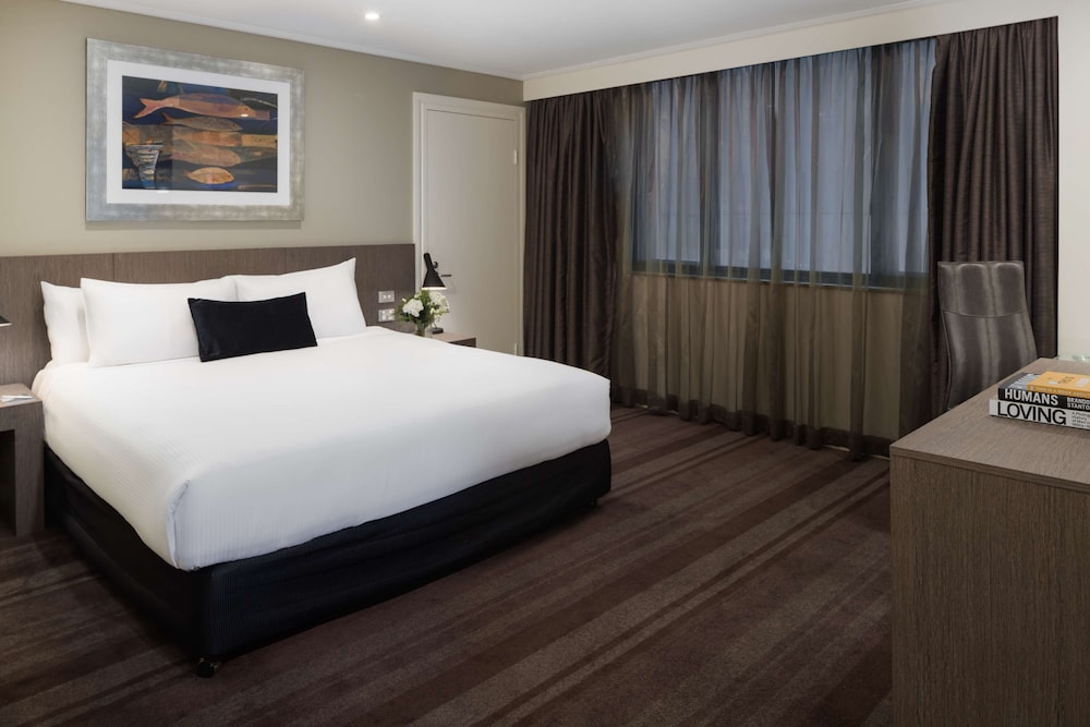 RYDGES WORLD SQUARE 15/66