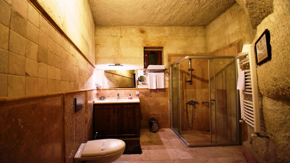 Harman Cave Hotel 17/78