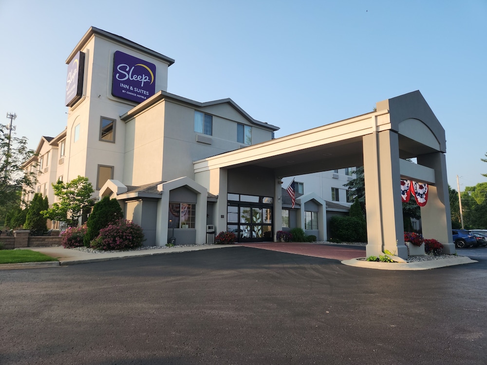 Sleep Inn & Suites Bay View Acme - Traverse City 58/68