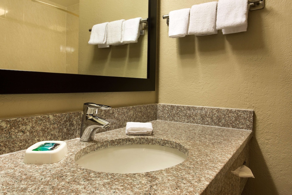 Drury Inn and Suites Cincinnati Sharonville 37/37