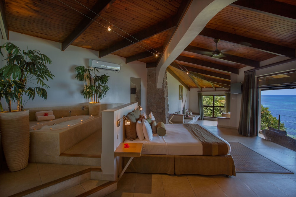 Coco de Mer Hotel and Black Parrot Suites 48/79