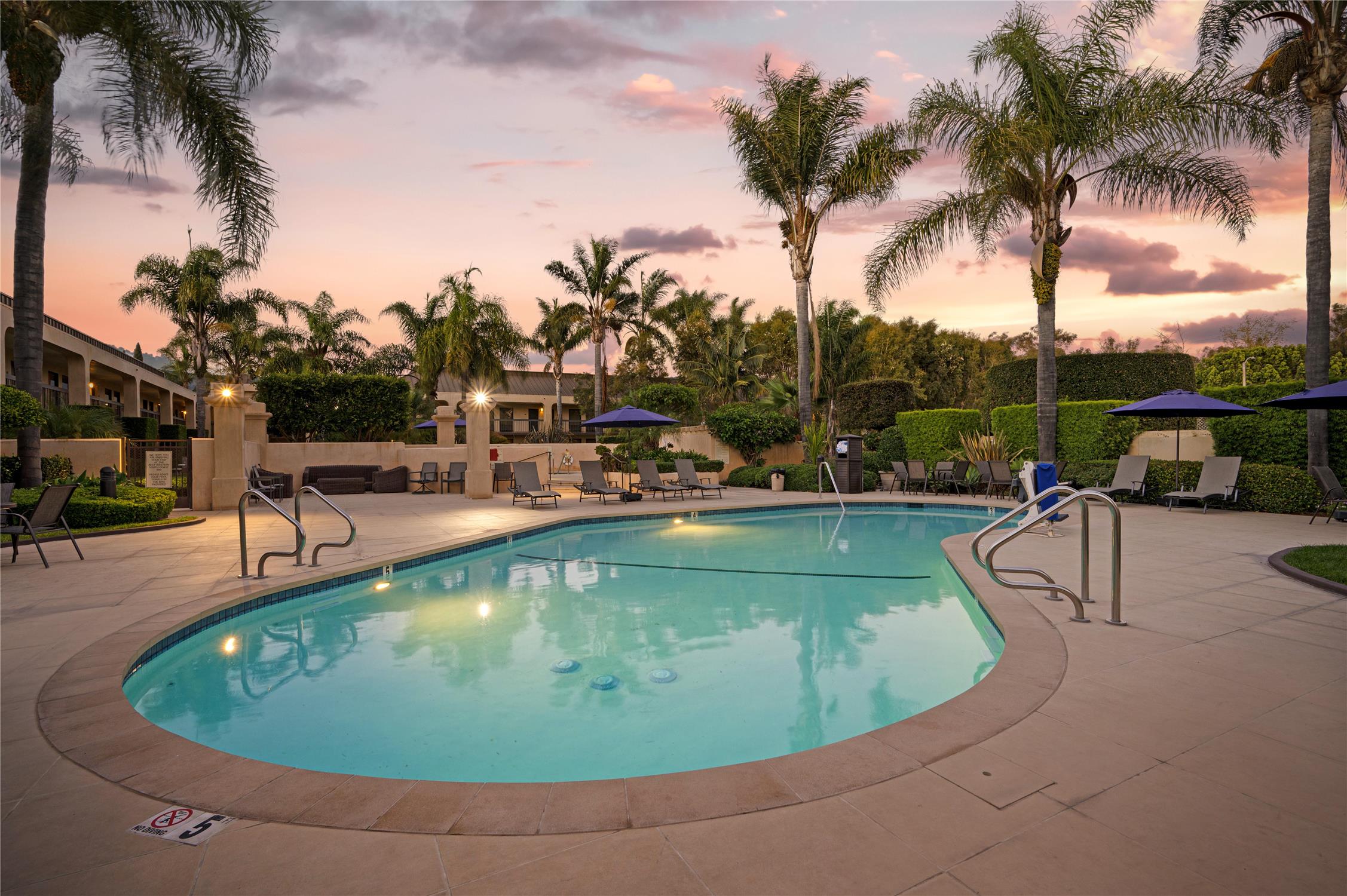 Best Western Plus South Coast Inn 37/72