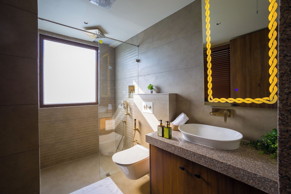 ELIVAAS Cows and Cuddles 4 BHK with Pvt Pool and Garden 63/68