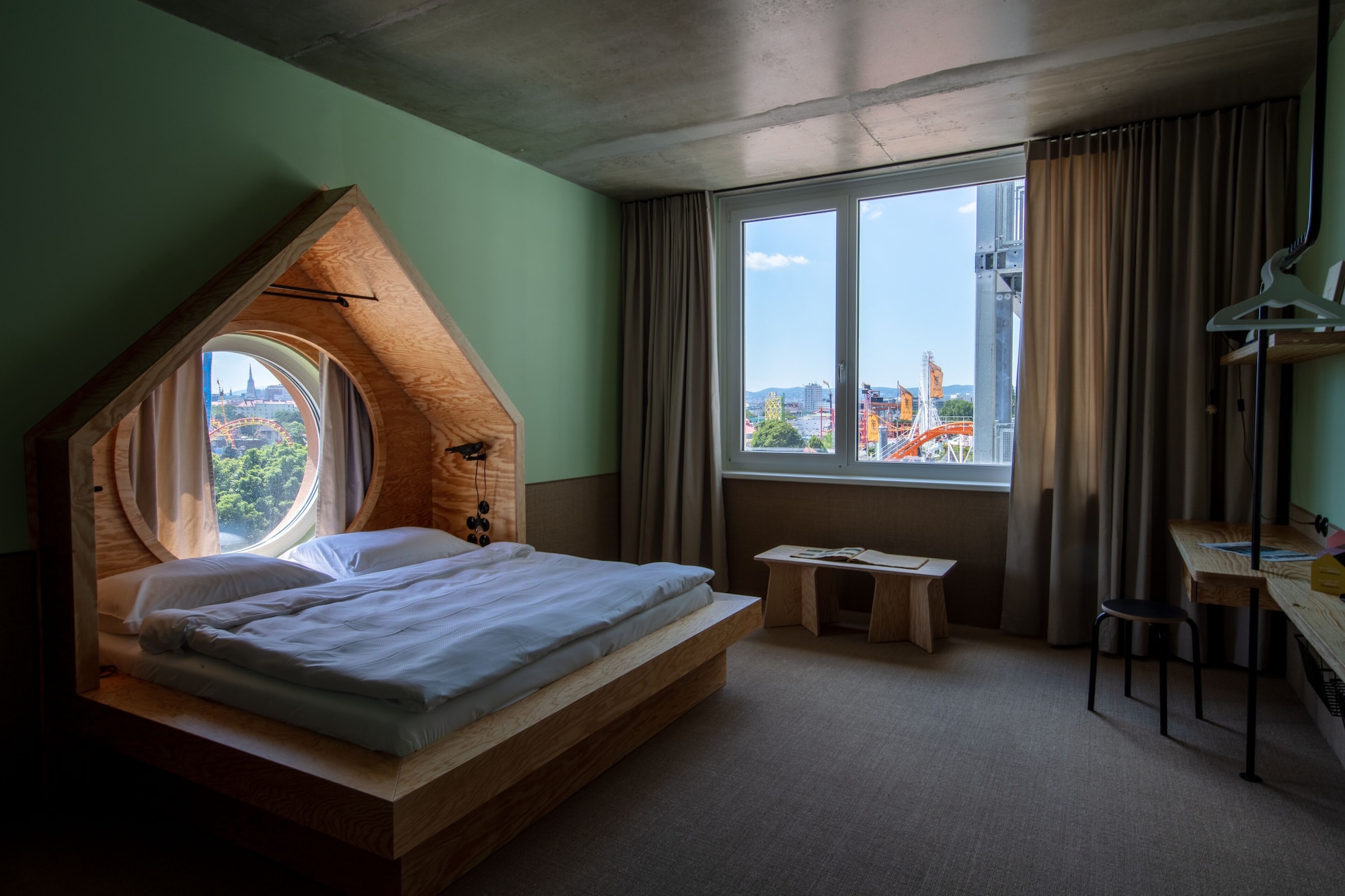 Bird House, Queen Bed