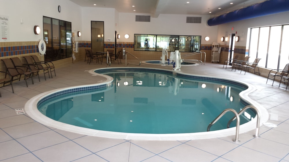 Holiday Inn Express Hotel And Suites Cambridge 1/45