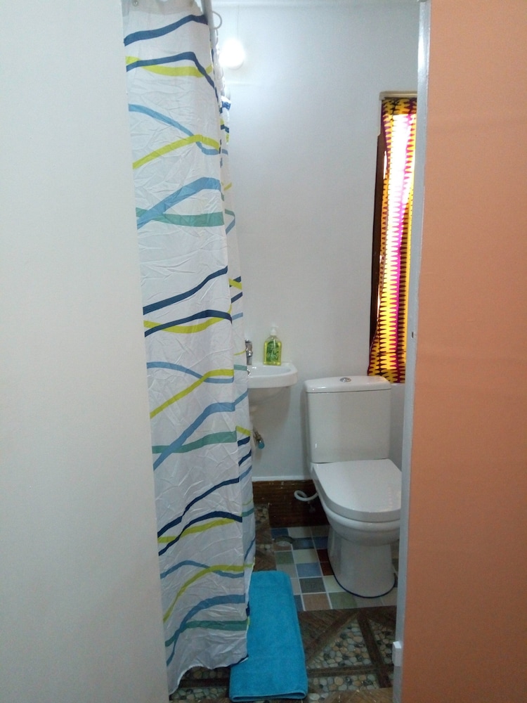 Feehi's Place Hostel 36/38