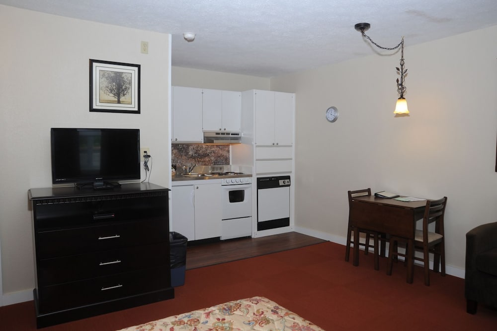 Carriage House Country Club 28/50