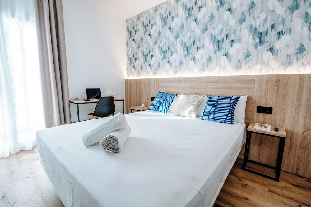 Sweet Lloret Suites 9/91
