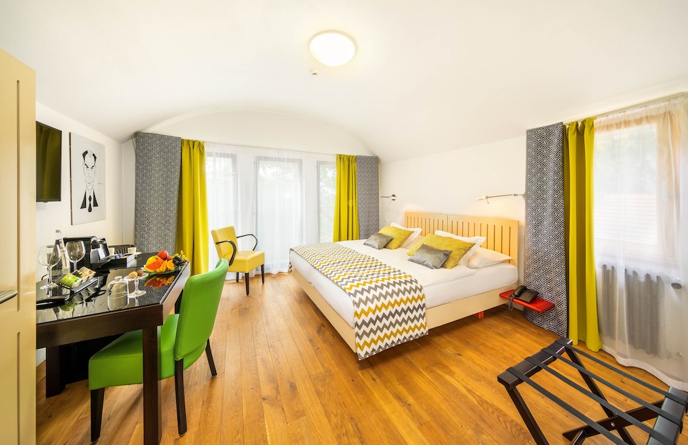 Bellevue Hotel Karlov 11/66