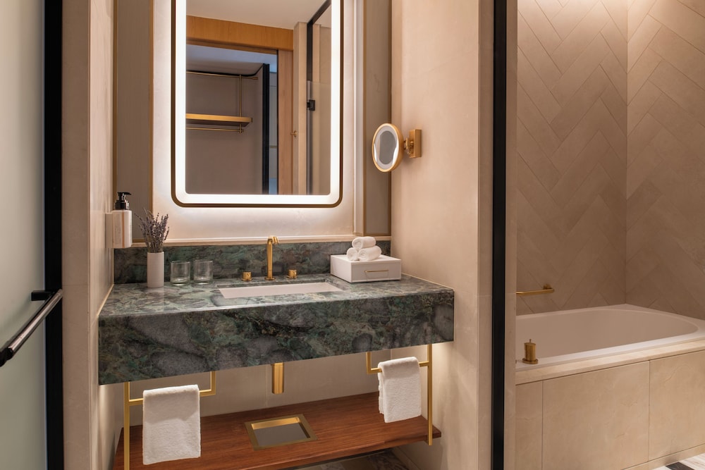 Swissotel Residences Corniche Park Towers 47/49