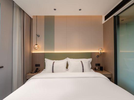 SMART, QUEEN BED