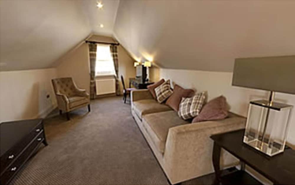 Dumfries Arms Hotel 10/19